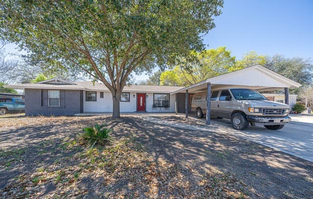 4-bedroom rental at 5630 Seacomber in San Antonio, TX — photo 1