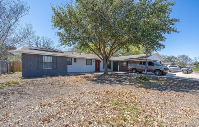 4-bedroom rental at 5630 Seacomber in San Antonio, TX — photo 2