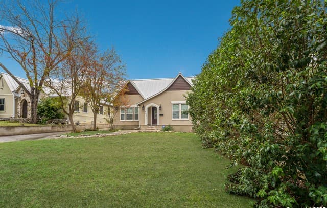4-bedroom rental at 402 Elmhurst in San Antonio, TX — photo 2
