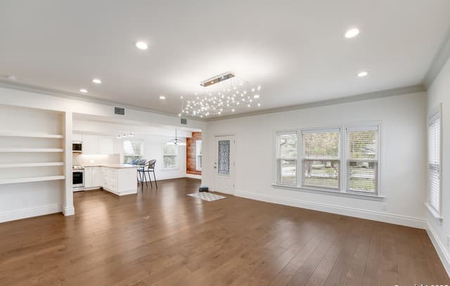 4-bedroom rental at 402 Elmhurst in San Antonio, TX — photo 5