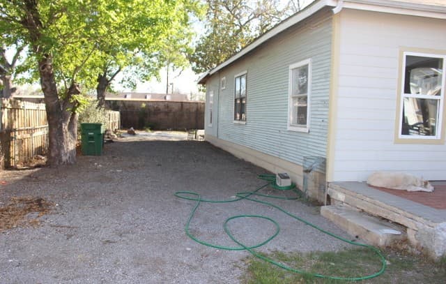 3-bedroom rental at 830 Steves Ave in San Antonio, TX — photo 2
