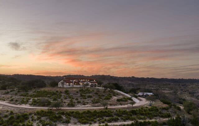 4-bedroom rental at 217 Saddle Wood in Comfort, TX — photo 3
