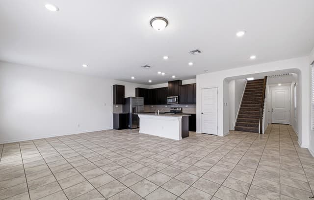5-bedroom rental at 4955 Usaa Blvd #6 in San Antonio, TX — photo 5