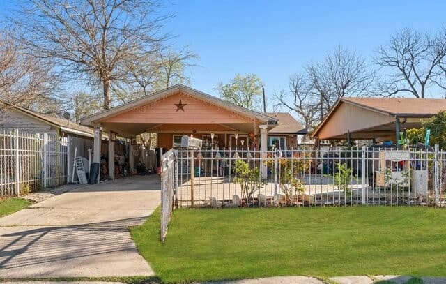 3-bedroom rental at 2824 Ruiz St in San Antonio, TX — photo 1