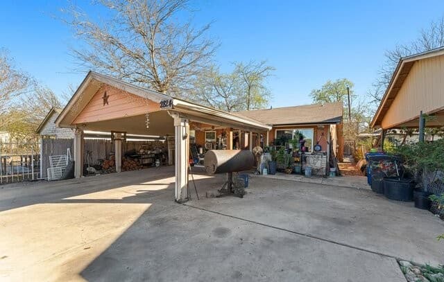 3-bedroom rental at 2824 Ruiz St in San Antonio, TX — photo 3