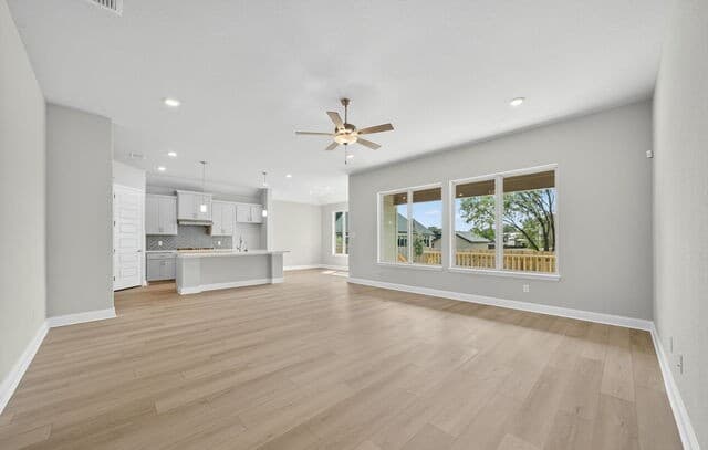 4-bedroom rental at 254 Allen Ave. in Castroville, TX — photo 5
