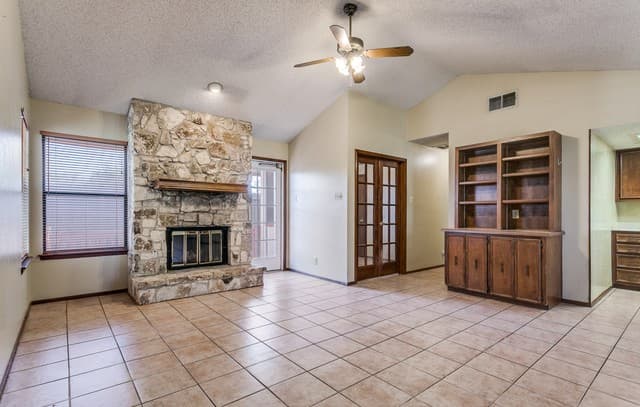 3-bedroom rental at 4814 De Paul in San Antonio, TX — photo 4