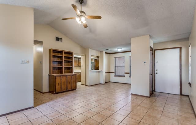 3-bedroom rental at 4814 De Paul in San Antonio, TX — photo 5