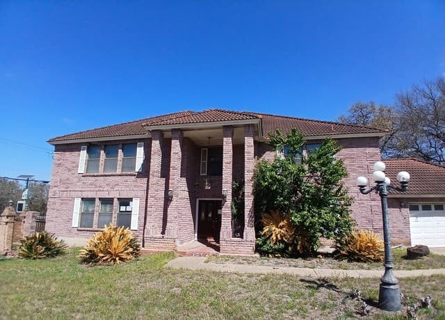 4-bedroom rental at 3919 Creek Spg in San Antonio, TX — photo 1