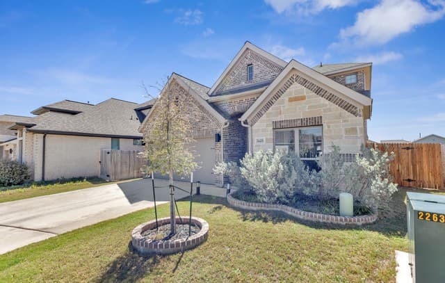 4-bedroom rental at 14426 Hondo Knot in San Antonio, TX — photo 3