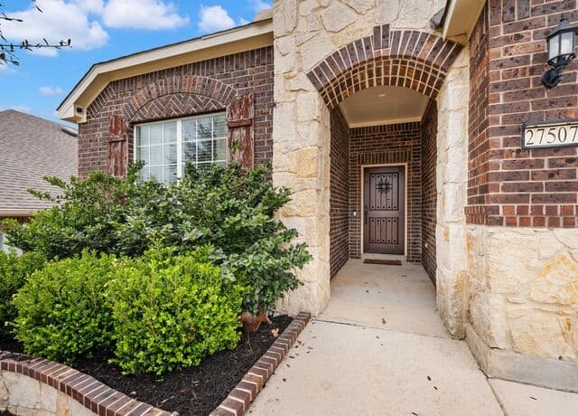 4-bedroom rental at 27507 Paseo Mesa in Boerne, TX — photo 2