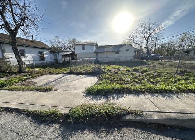 rental at 712 S Calaveras in San Antonio, TX — photo 1