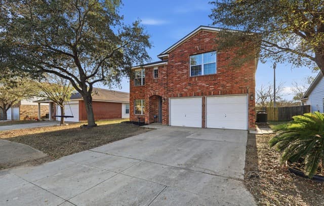 4-bedroom rental at 10003 Buescher in San Antonio, TX — photo 1