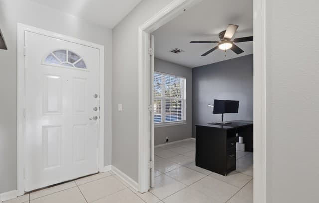 4-bedroom rental at 10003 Buescher in San Antonio, TX — photo 4