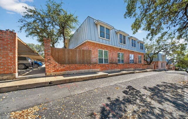 2-bedroom rental at 6718 Callaghan Rd Unit 315 in San Antonio TX