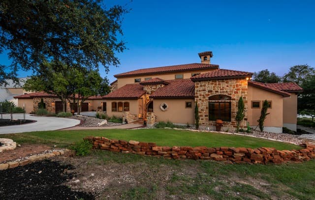 4-bedroom rental at 189 Shimmering Shore Ct in Spring Branch, TX — photo 2