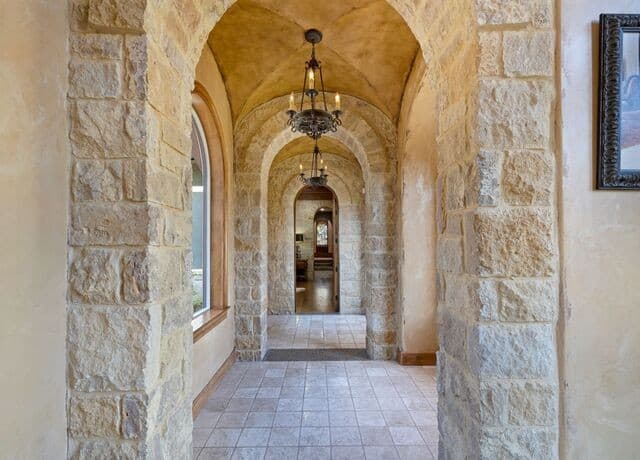5-bedroom rental at 14454 Santa Rita in Helotes, TX — photo 5