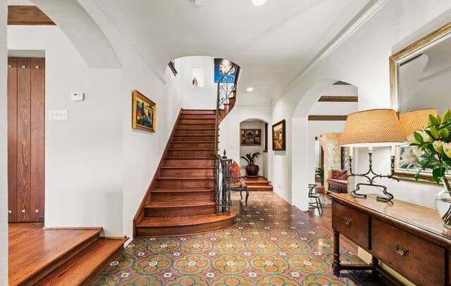 4-bedroom rental at 227 Devine Rd in Olmos Park, TX — photo 5