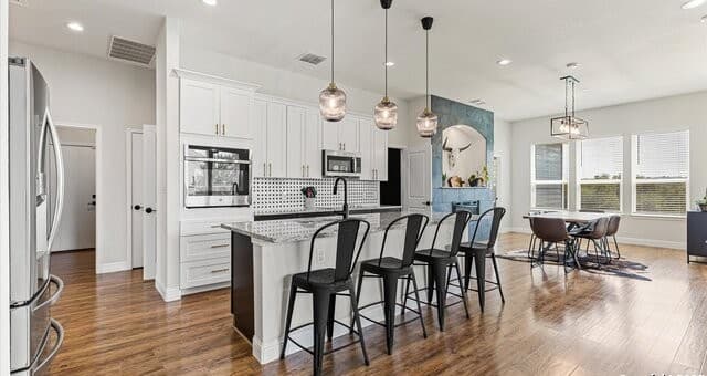 4-bedroom rental at 3225 Hawthorne in Spring Branch, TX — photo 4