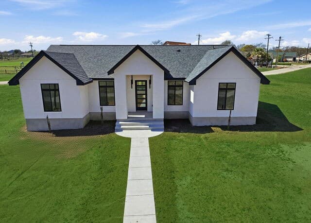 4-bedroom rental at 340 Spring Creek in Bandera, TX — photo 1