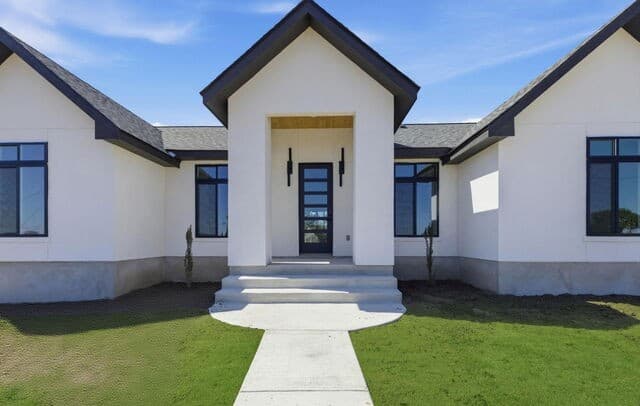 4-bedroom rental at 340 Spring Creek in Bandera, TX — photo 3