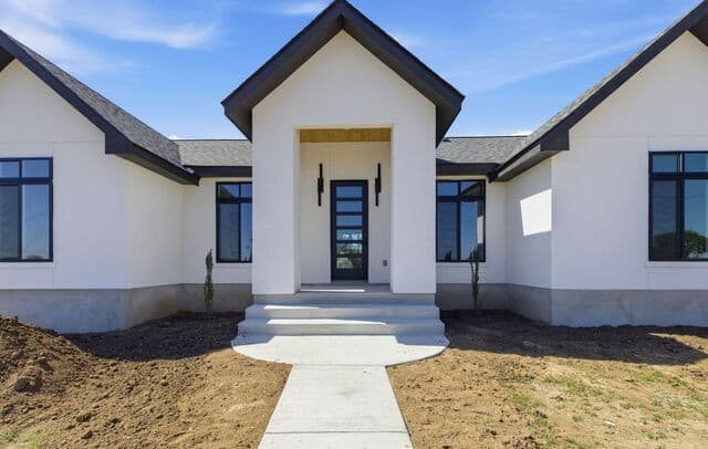 4-bedroom rental at 340 Spring Creek in Bandera, TX — photo 4