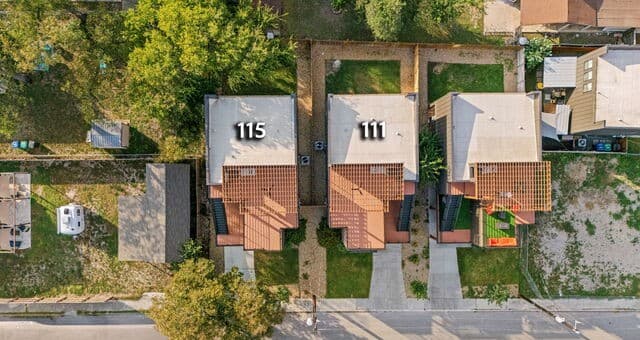 3-bedroom rental at 111 Dowdy in San Antonio, TX — photo 4