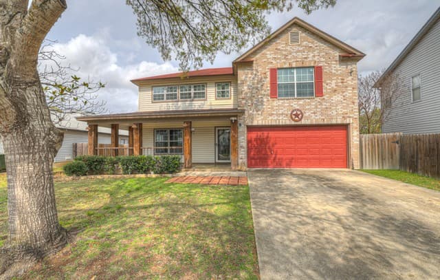 5-bedroom rental at 465 Twin Point in Schertz, TX — photo 1