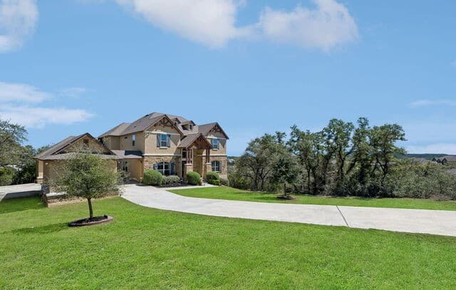 5-bedroom rental at 12602 Sotol Overlook in Helotes, TX — photo 2