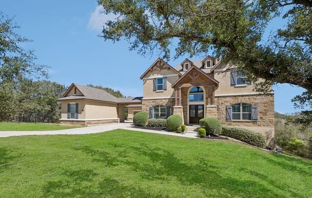 5-bedroom rental at 12602 Sotol Overlook in Helotes, TX — photo 3