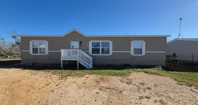 3-bedroom rental at 189 Viridian in Pleasanton, TX — photo 1