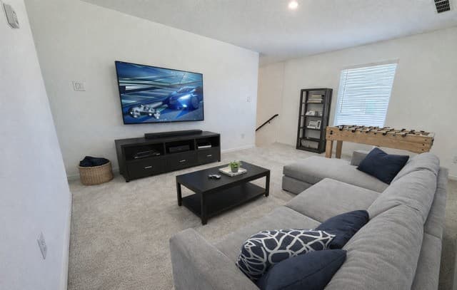 4-bedroom rental at 9203 Kinsel Pk in Converse, TX — photo 4
