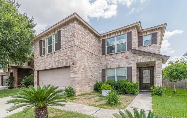4-bedroom rental at 18 Sulfur Cyn in San Antonio, TX — photo 1