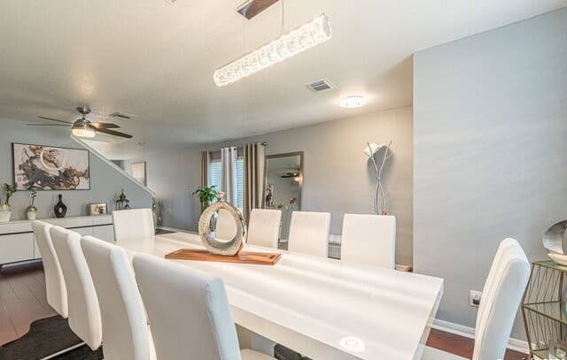 4-bedroom rental at 18 Sulfur Cyn in San Antonio, TX — photo 4
