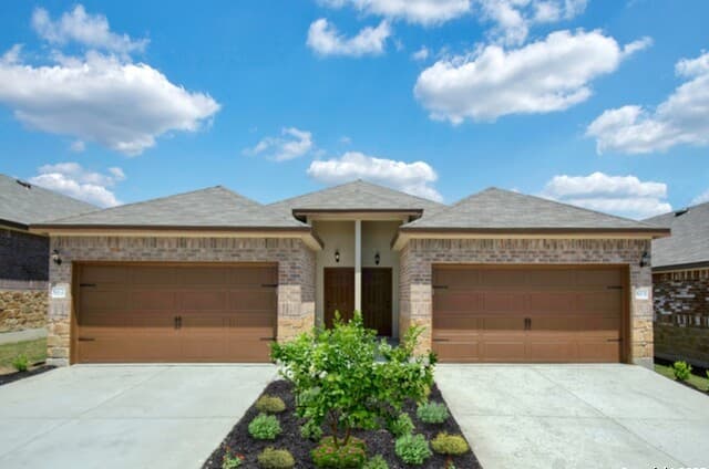 rental at 9211 Canyon in Converse, TX — photo 1