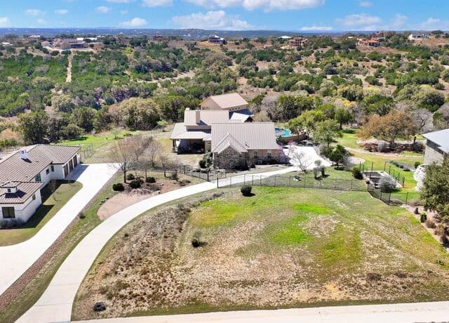 3-bedroom rental at 432 Starling Pass in Spring Branch, TX — photo 2