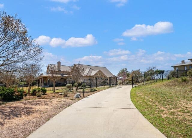3-bedroom rental at 432 Starling Pass in Spring Branch, TX — photo 3