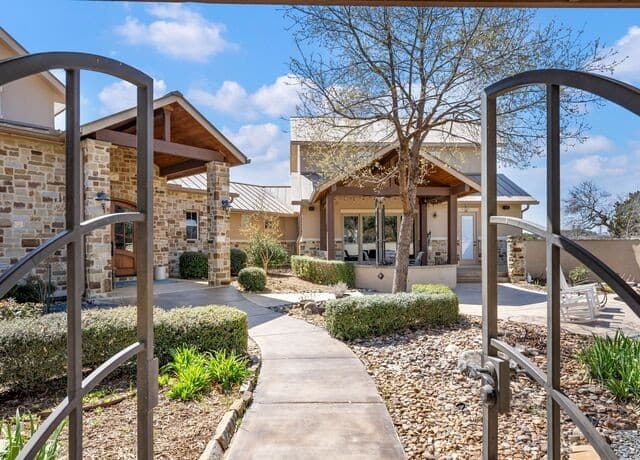 3-bedroom rental at 432 Starling Pass in Spring Branch, TX — photo 4