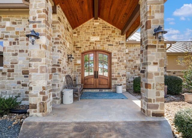 3-bedroom rental at 432 Starling Pass in Spring Branch, TX — photo 5