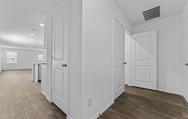 3-bedroom rental at 15507 Mint Patch Meadow in Von Ormy, TX — photo 2