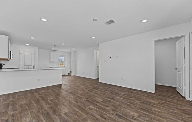 3-bedroom rental at 14706 Candelabra Cactus in San Antonio, TX — photo 3