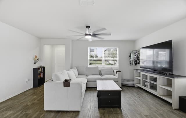 3-bedroom rental at 5839 Kendall Prairie in San Antonio, TX — photo 5
