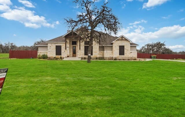 4-bedroom rental at 104 Hondo Ridge in La Vernia, TX — photo 1
