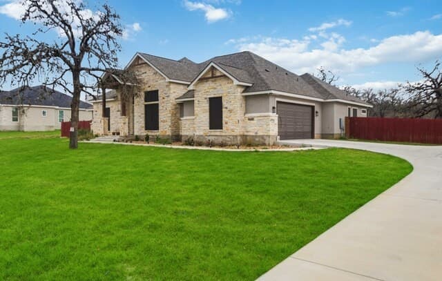 4-bedroom rental at 104 Hondo Ridge in La Vernia, TX — photo 2