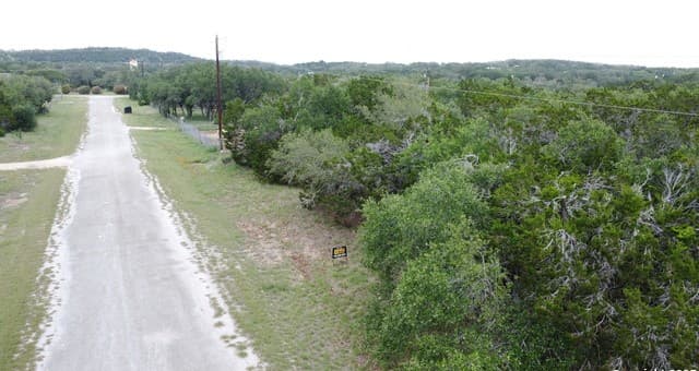 rental at TBD County Road 2473 in Hondo, TX — photo 4