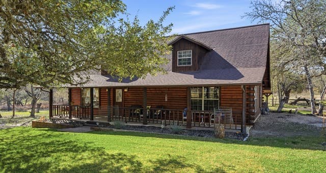 3-bedroom rental at 828 Shady Grove in Adkins, TX — photo 1