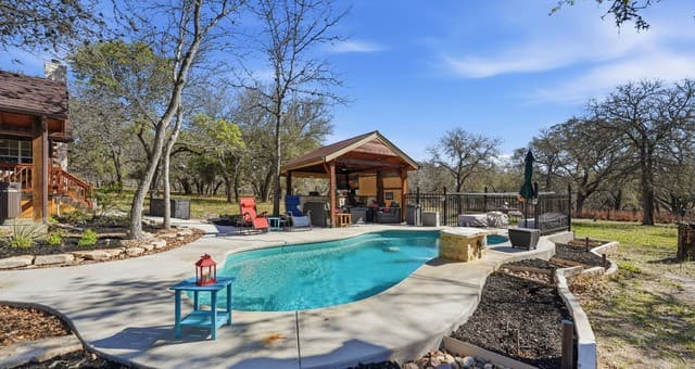 3-bedroom rental at 828 Shady Grove in Adkins, TX — photo 2