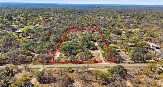 3-bedroom rental at 828 Shady Grove in Adkins, TX — photo 3