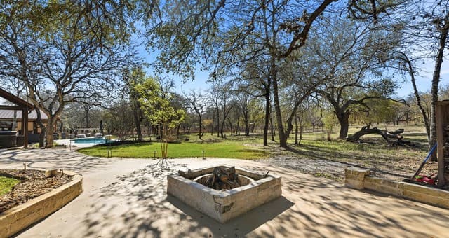 3-bedroom rental at 828 Shady Grove in Adkins, TX — photo 5