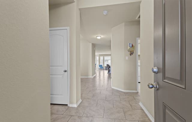 4-bedroom rental at 8614 Samsel in San Antonio, TX — photo 1